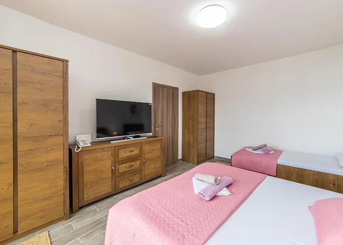 Sunrise Apartment *